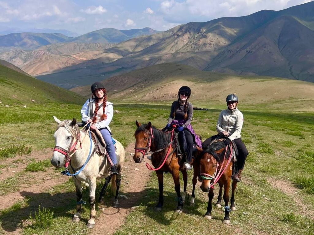 horse trekking Kyrgyzstan